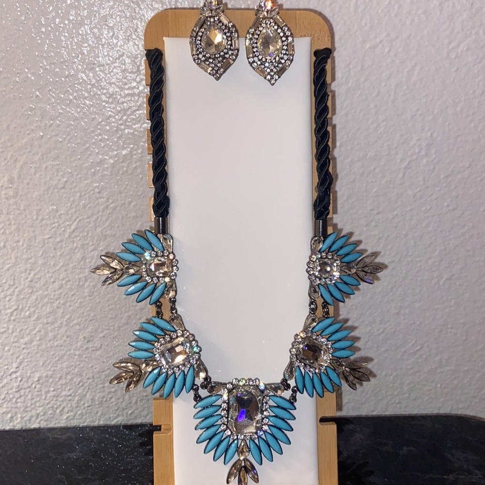 Statement earring and necklace